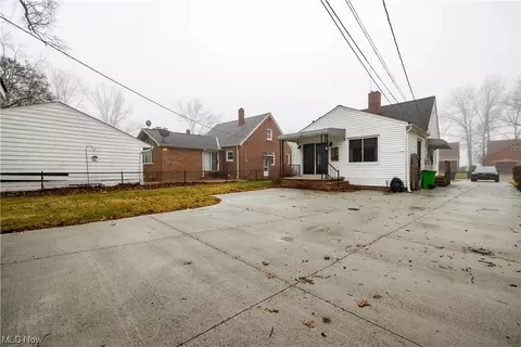 Exterior - 767 E 232nd St, Euclid, OH 44123 photo 4 of 7