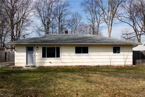 106 Deerfield Dr, Painesville, OH 44077