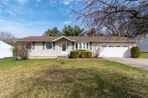 29 E Wellock Dr, Akron, OH 44319