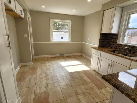 Living - 20748 Applegate Rd, Maple Heights, OH 44137 photo 2 of 3