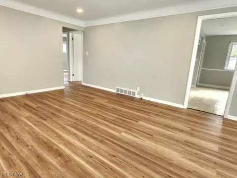 Living - 20748 Applegate Rd, Maple Heights, OH 44137 photo 1 of 3