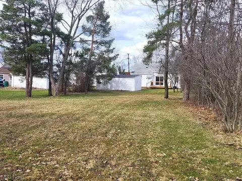 Exterior - 20748 Applegate Rd, Maple Heights, OH 44137 photo 3 of 4