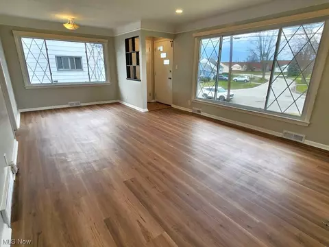 Living - 20748 Applegate Rd, Maple Heights, OH 44137 photo 3 of 3