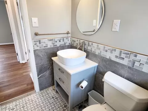 Bath - 20748 Applegate Rd, Maple Heights, OH 44137 photo 4 of 4