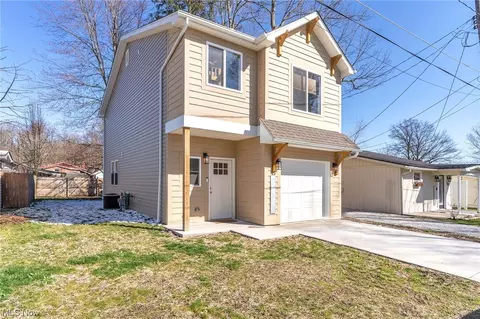 17484 Olive Ave, Lake Milton, OH 44429