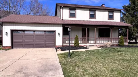 1097 Heatherstone Dr, Painesville, OH 44077
