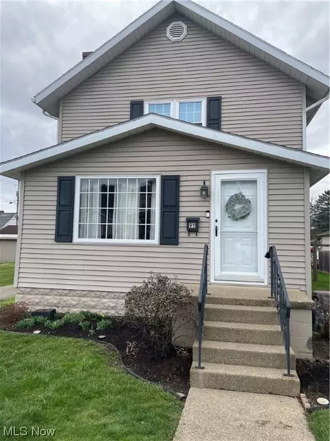 911 N 3rd St, Dennison, OH 44621