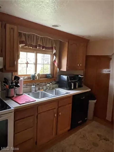 911 N 3rd St, Dennison, OH 44621 photo 6