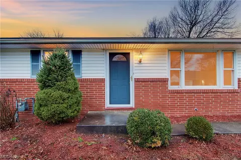 426 7th St NW, North Canton, OH 44720