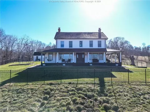 3593 Loomis Ridge Rd, Parkersburg, WV 26104