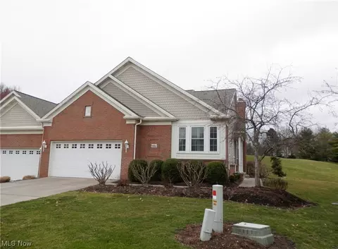 9842 Country Club Cir, Twinsburg, OH 44087