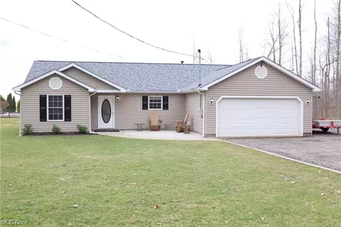 895 Long Shadow Ln, Roaming Shores, OH 44085