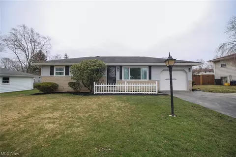 4541 Warwick Dr N, Canfield, OH 44406