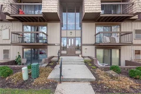 9610 Cove Dr #13B, North Royalton, OH 44133
