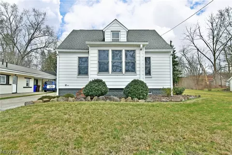 120 N Scranton St, Ravenna, OH 44266
