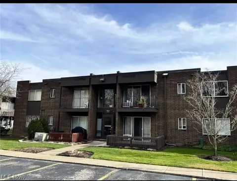10744 Valley View Rd #B-8, Northfield, OH 44067