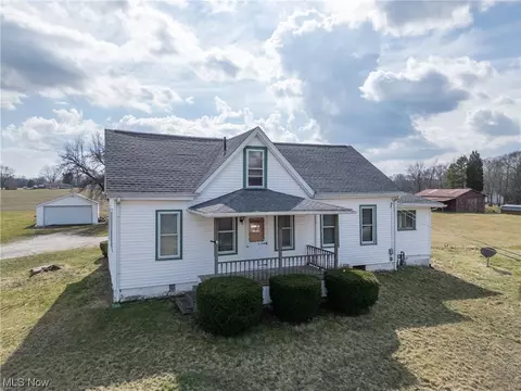 8942 Edison St NE, Louisville, OH 44641