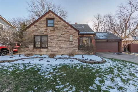 4203 W 217 St, Fairview Park, OH 44126