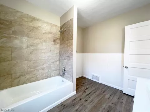 Bath - 1969 E 31st St, Lorain, OH 44055 photo 3 of 4