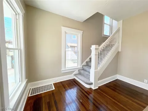 Entry Way - 1969 E 31st St, Lorain, OH 44055 photo 2 of 6