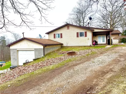 1012 Dugan Rd, Belpre, OH 45714
