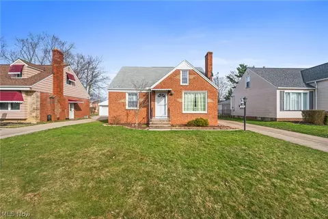 1693 Temple Ave, Mayfield Heights, OH 44124