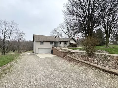 3742 Waynesburg Dr SE, Canton, OH 44707