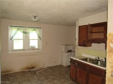 Kitchen - 331 E 16th St, Ashtabula, OH 44004 photo 2 of 2