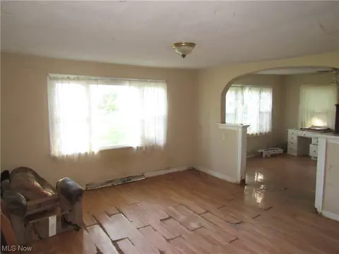 Living - 331 E 16th St, Ashtabula, OH 44004 photo 2 of 6