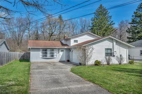 29840 Broxbourne Rd, North Olmsted, OH 44070