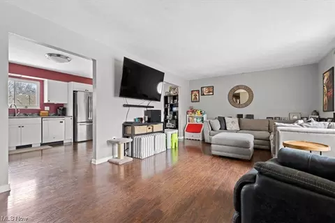 Living - 85 Fleming Dr, Vincent, OH 45784 photo 2 of 3