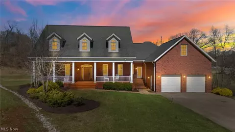 200 Bella Vista Dr, Vienna, WV 26105