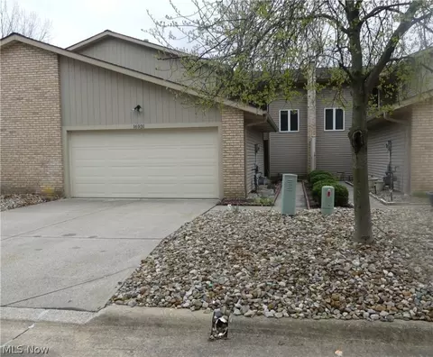 16931 Orchard Grove Dr, Middleburg Heights, OH 44130