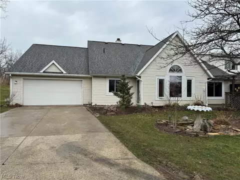 10851 Hobbit Ct #B, Concord, OH 44077