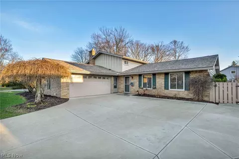13341 Trenton Trl, Middleburg Heights, OH 44130