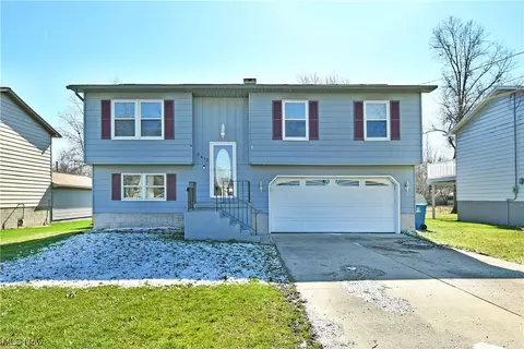 2612 Walnut St, Girard, OH 44420