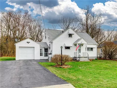 209 9th St NE, Barberton, OH 44203