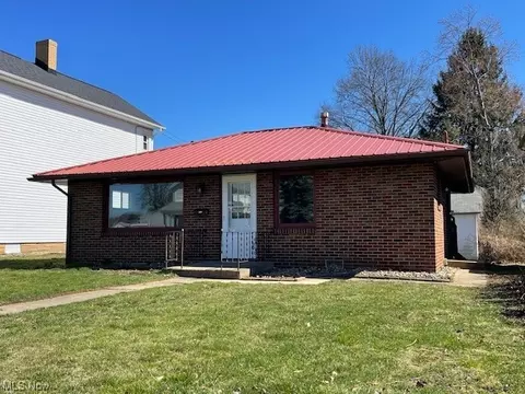 351 2nd St NW, New Philadelphia, OH 44663