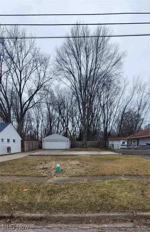 4171 Belle Ave, Sheffield Lake, OH 44054