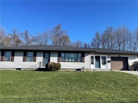 19 Beech Rock Dr, Zanesville, OH 43701