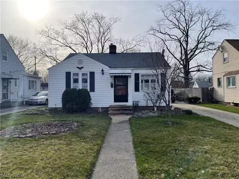 754 E 260th St, Euclid, OH 44132