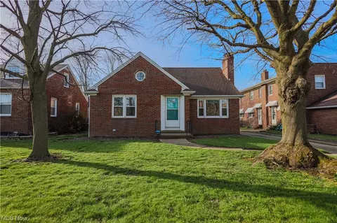 906 Milford St NE, Canton, OH 44714