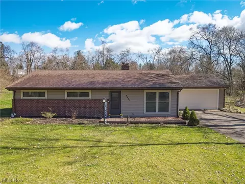 8447 Melody Ln, Macedonia, OH 44056