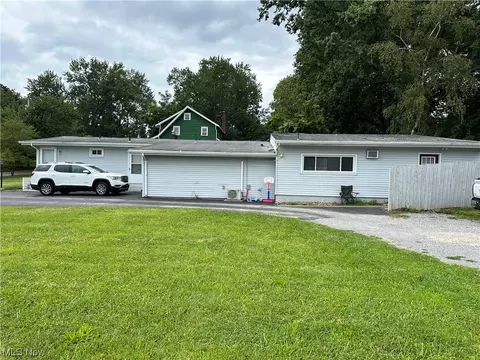 74 Homestead Dr, Youngstown, OH 44512