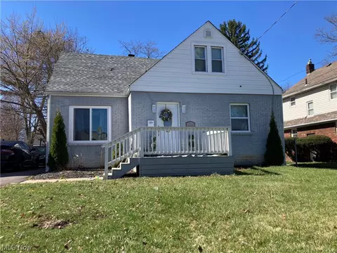 886 Winton Ave, Akron, OH 44320
