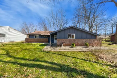 3572 Gary Dr, Mogadore, OH 44260