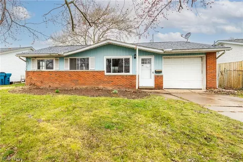 4612 Meadow Ln, Lorain, OH 44055