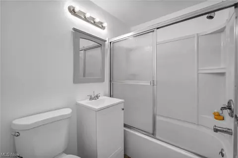 Bath - 471 Clearview Dr #E17, Euclid, OH 44123 photo 2 of 2