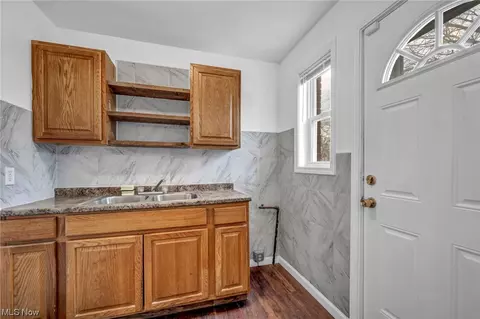 Bath - 471 Clearview Dr #E17, Euclid, OH 44123 photo 1 of 2