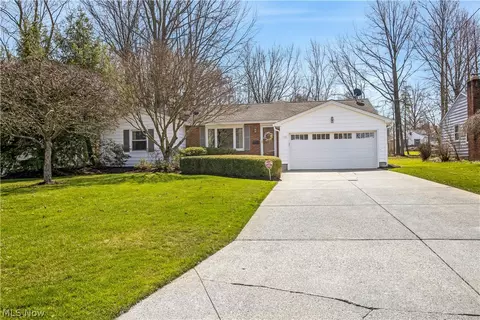 135 Village Blvd, Canfield, OH 44406